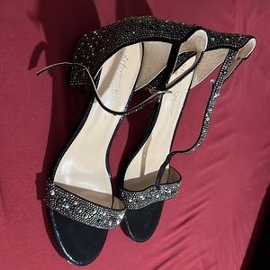 Betsy Johnson Mari Block Heel- Black, size 10